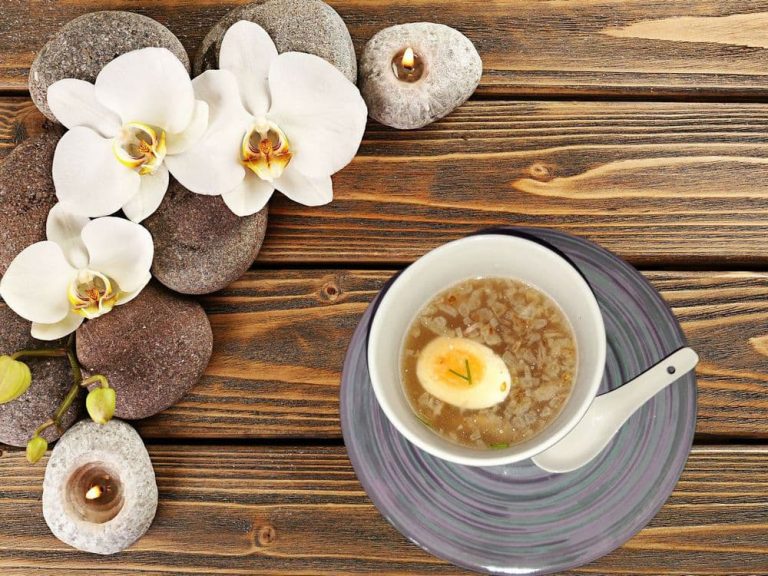Суп с лапшой и яйцом