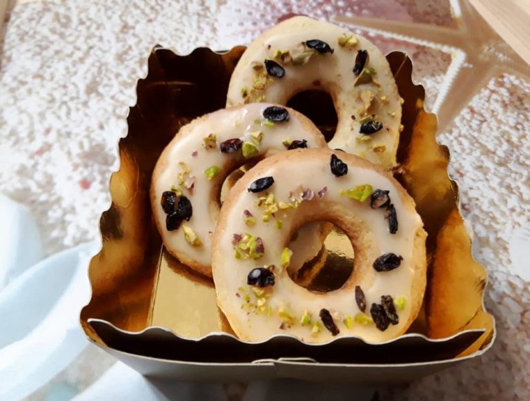 Cookies with pistachios and lemon