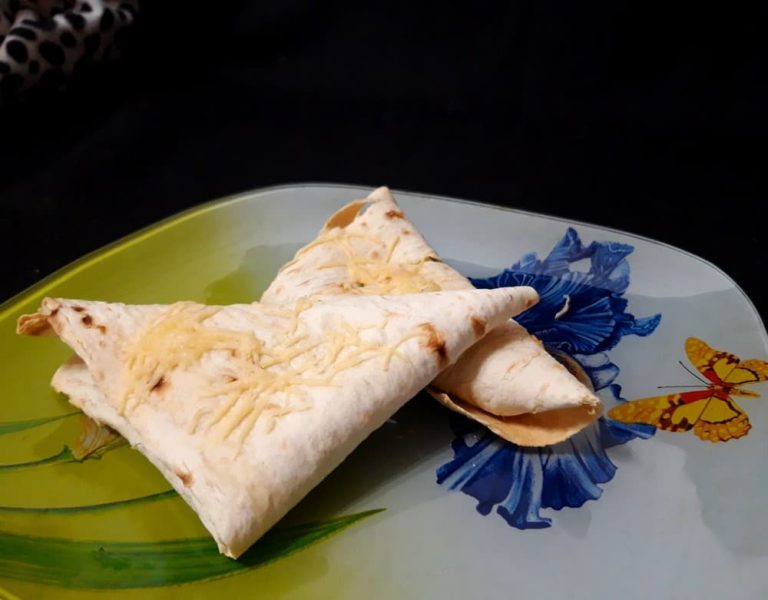 Пирожки из лаваша с луком и яйцами