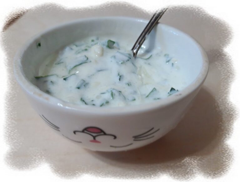 Соус из йогурта с чесноком и зеленью