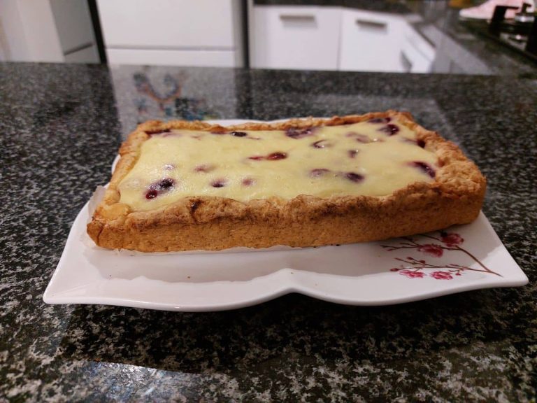 Cherry pie with yogurt filling