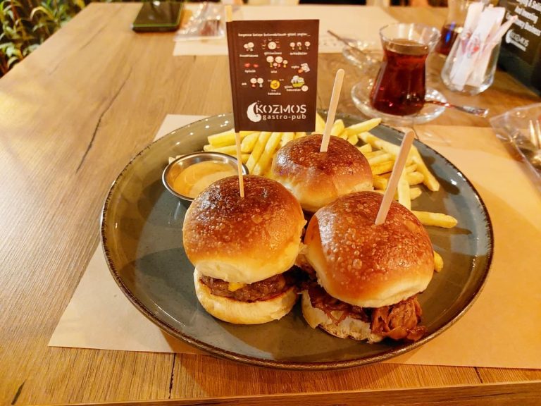 Kozmos Gastro Pub Burger