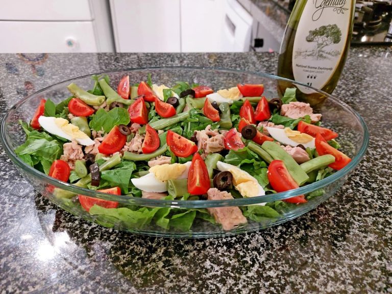 Nicoise salad with tuna