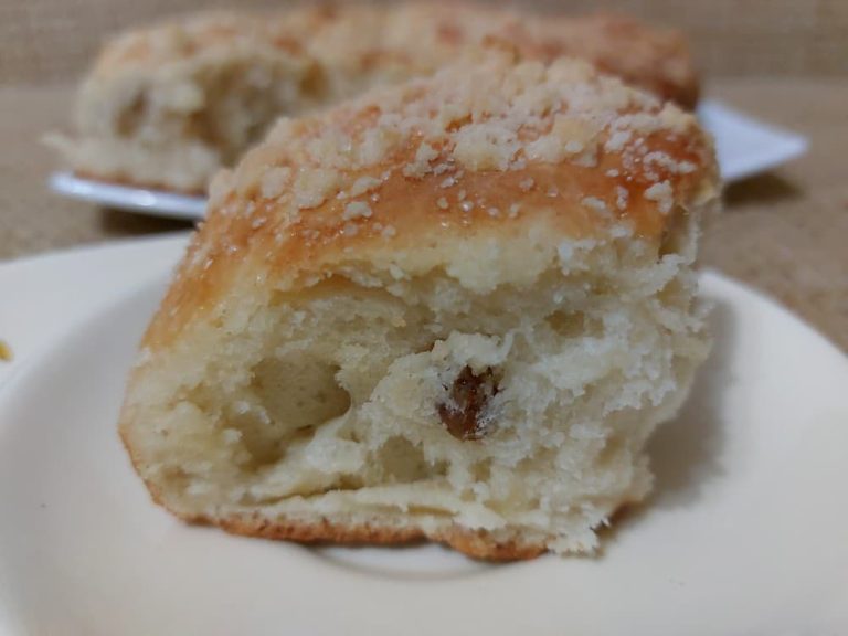 Yeast dough buns without milk