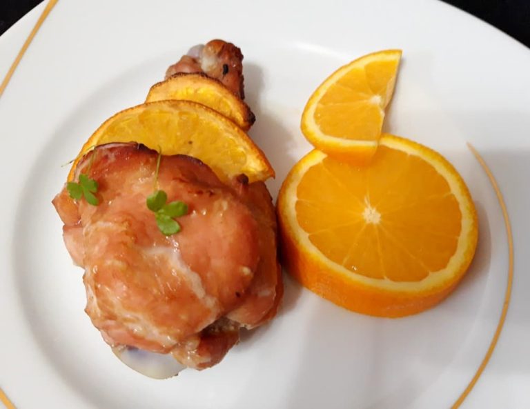 Turkey drumstick with oranges