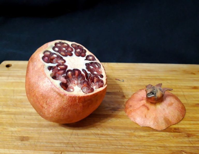 How to easily peel a pomegranate