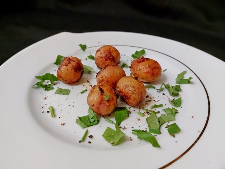 Молодой картофель по-деревенски