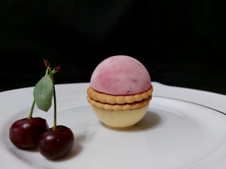 Мороженое из манго и вишни