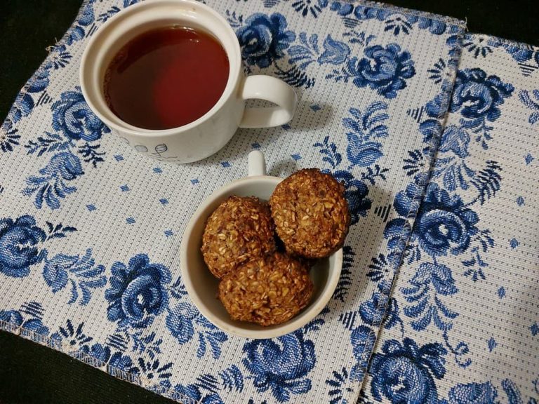 Oatmeal cookies with dates