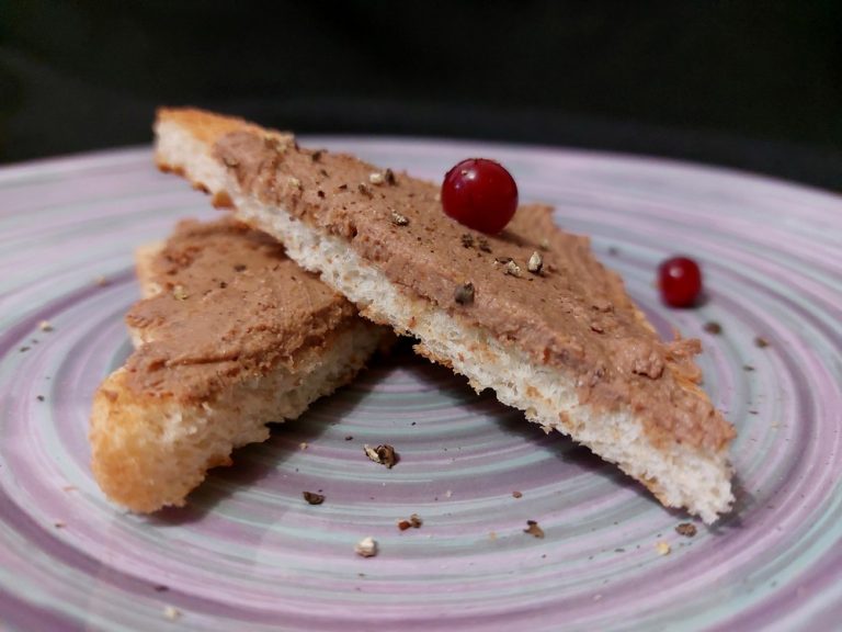 Chicken liver pate with cream