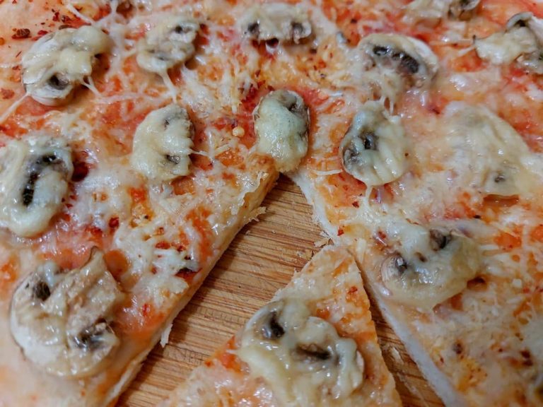 Pizza with mushrooms