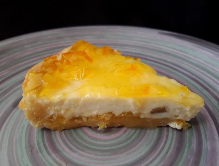 Pie with orange-curd filling