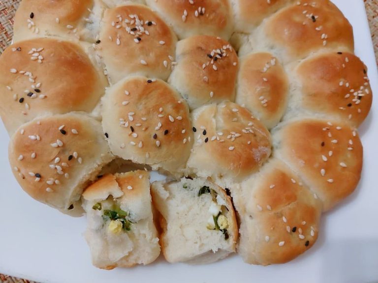 Pies with green onions