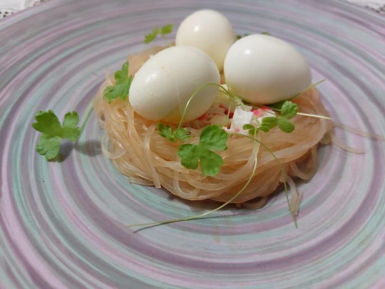 Salad Nest with quail eggs