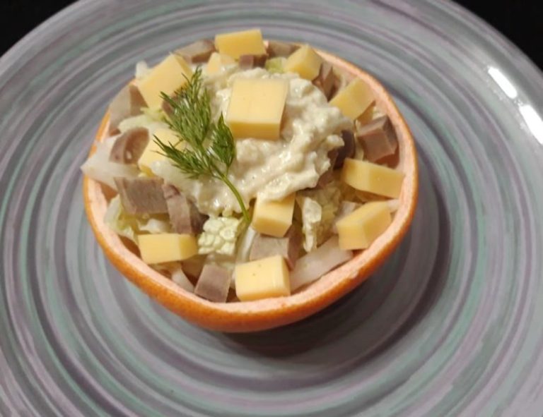 Салат из вареного языка с яблоком
