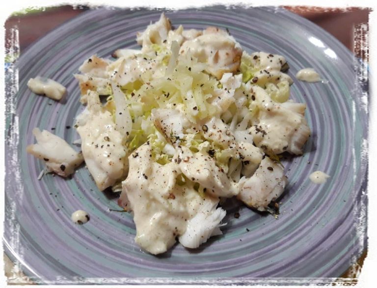 Салат из пекинской капусты с рыбой