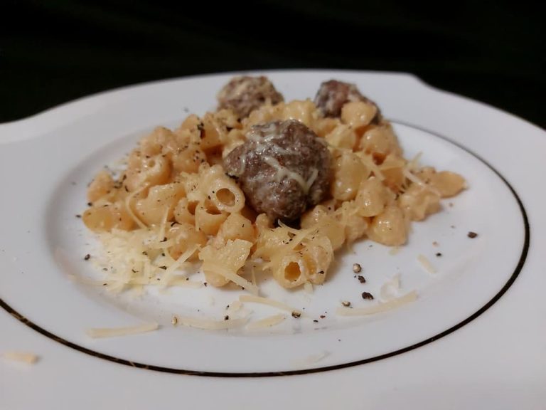 Swedish meatballs with pasta