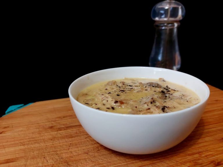 Creamy sauce with mushrooms, cheese and chicken