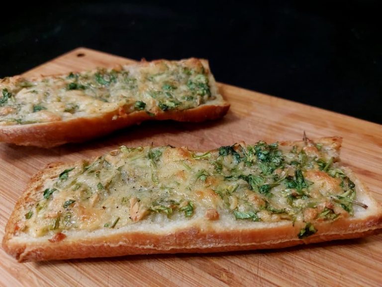 Cheese garlic bread