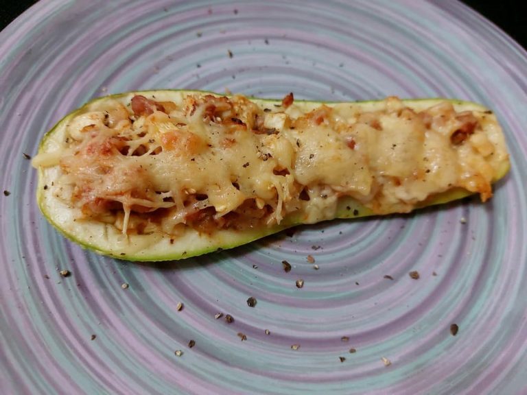 Baked zucchini with minced meat and cheese