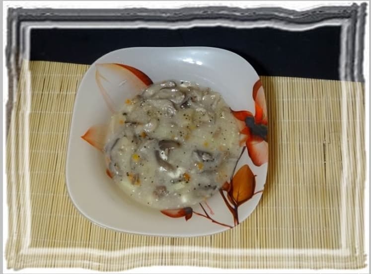 Сырный суп с фаршем и грибами