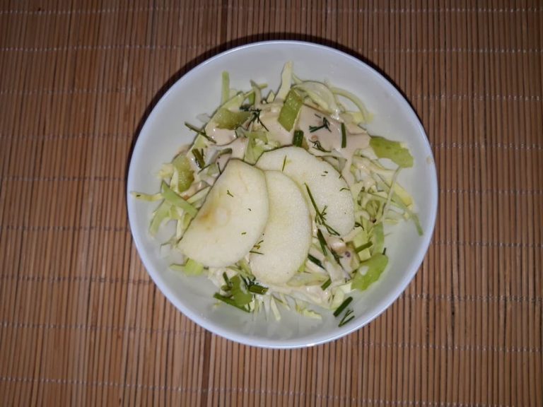 Salad with cabbage and apples