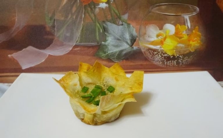 Острые итальянские чашечки с ветчиной и сыром