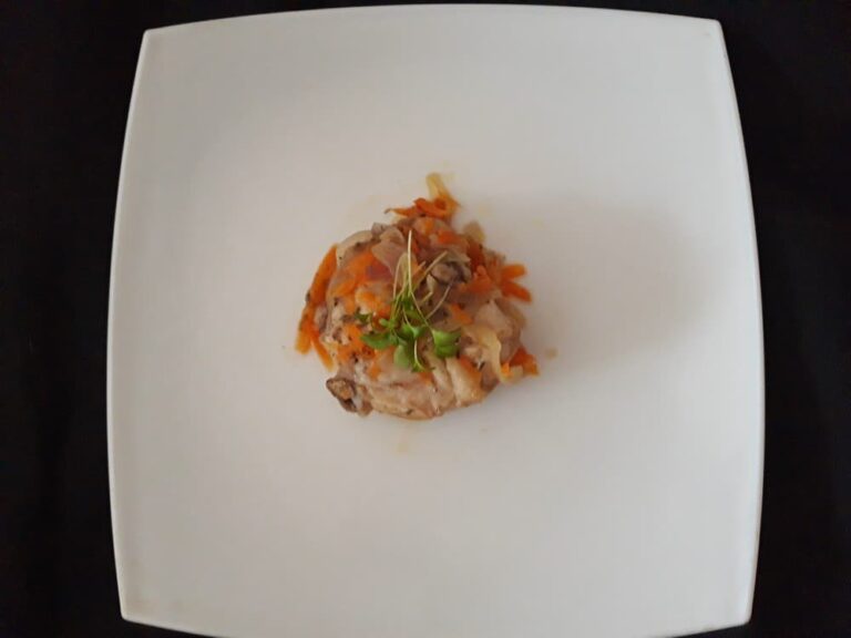 Диетическая курица в собственном соку