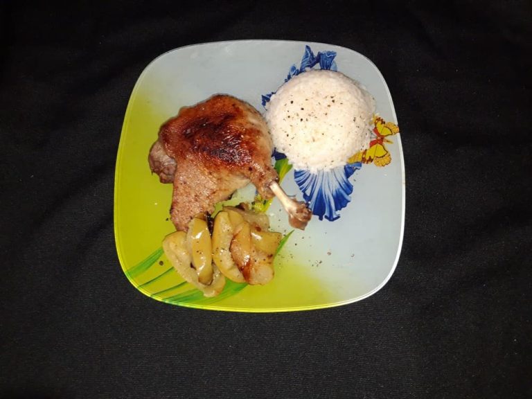 Duck legs with apples