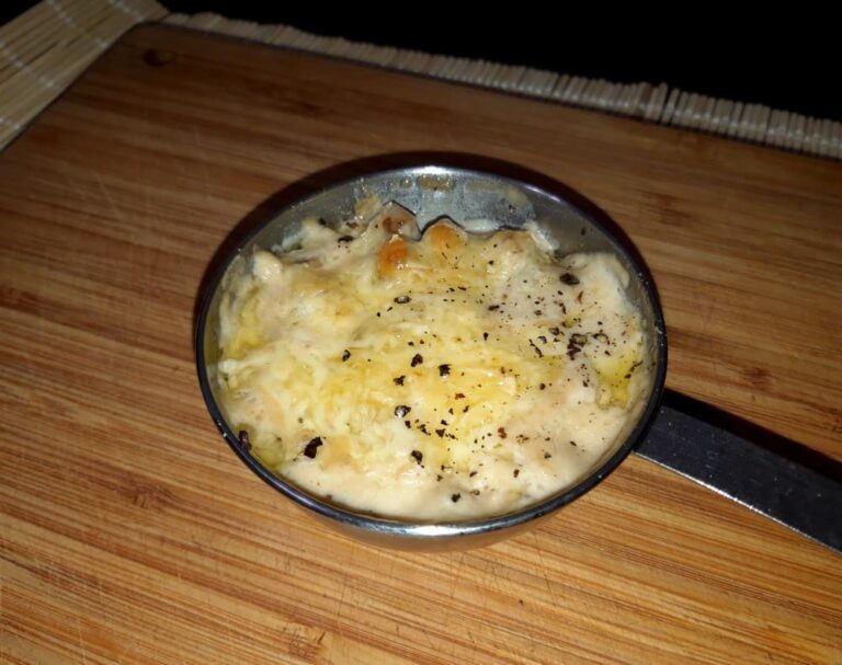 Жульен с курицей, грибами и сыром