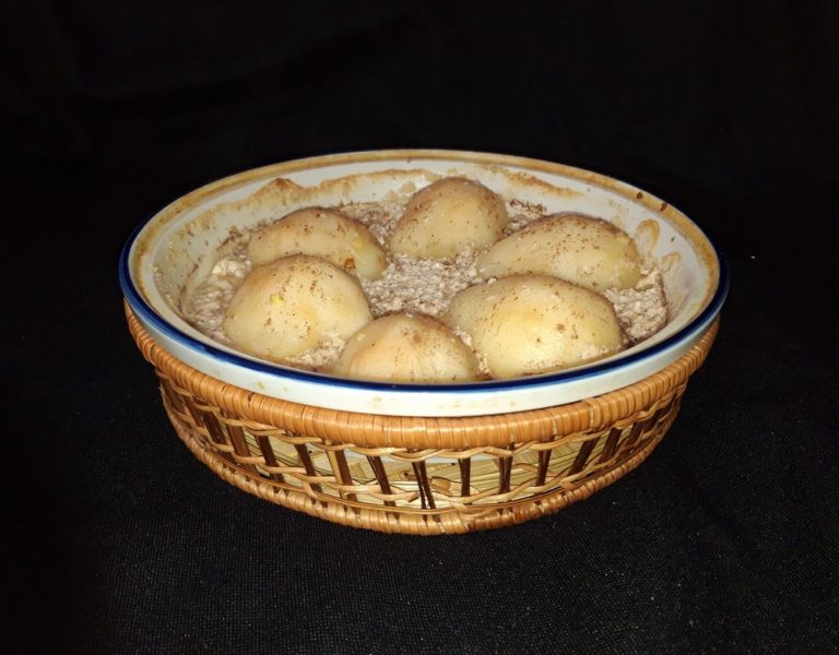 Pears baked in cream with ginger