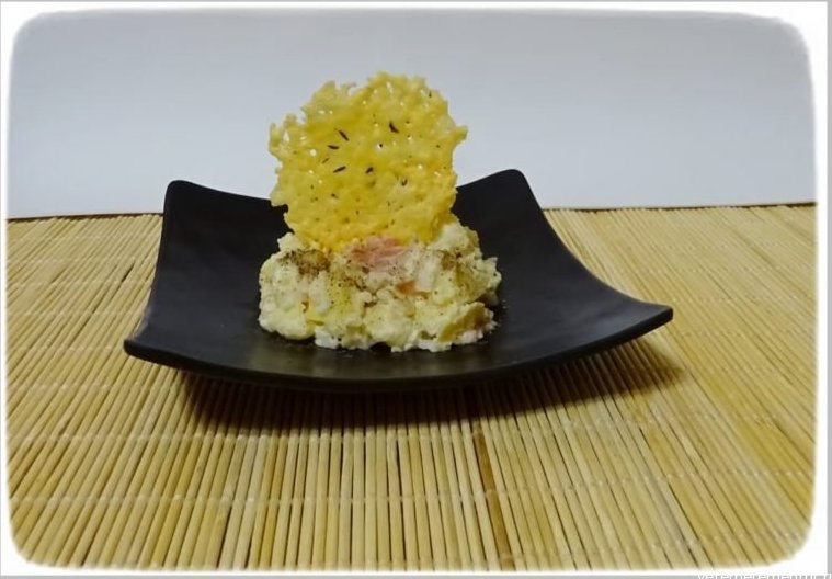 Салат из семги с картофелем и яйцом