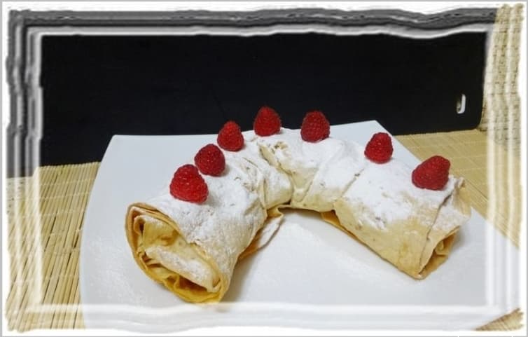 Lavash strudel with apricots