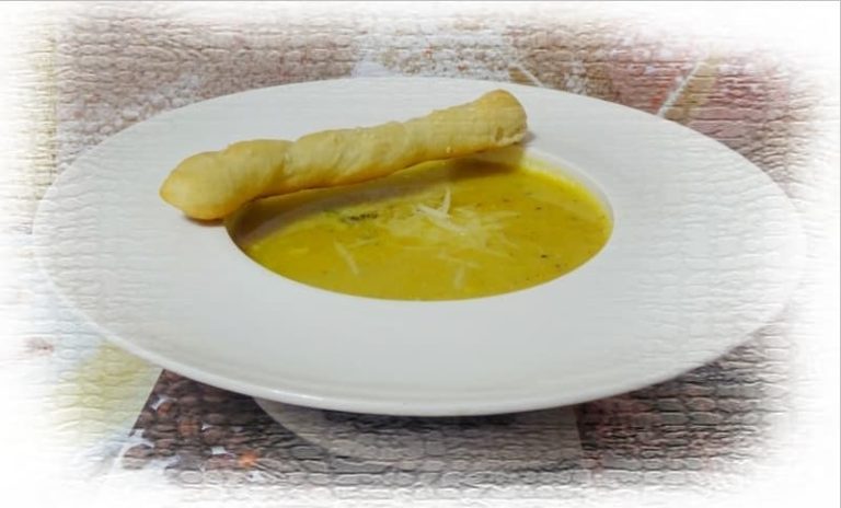 Суп с запеченными брокколи