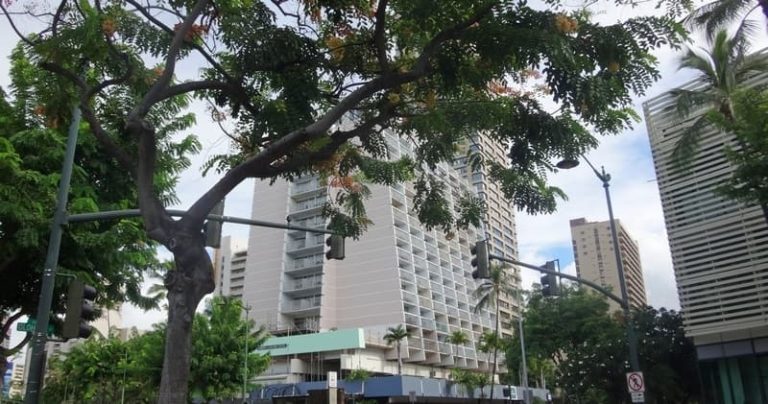 Waikiki Gateway Hotel (Hotel La Croix)