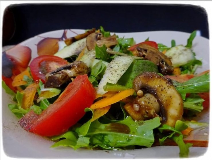 Salad with marinated champignons