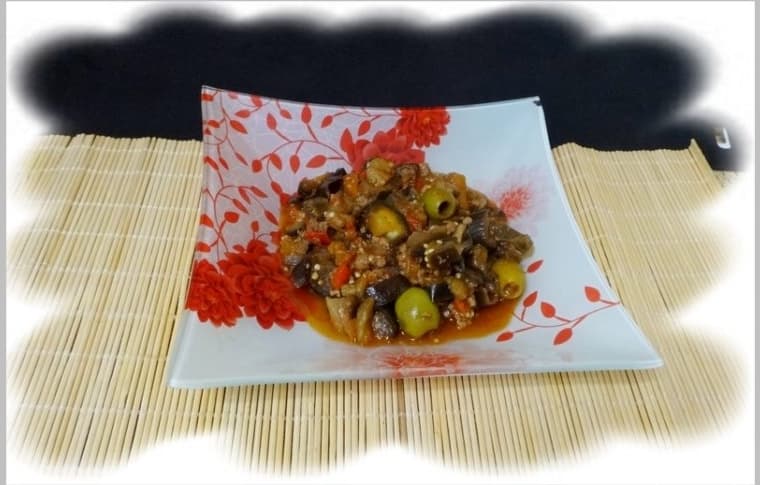 Eggplant stewed with minced meat