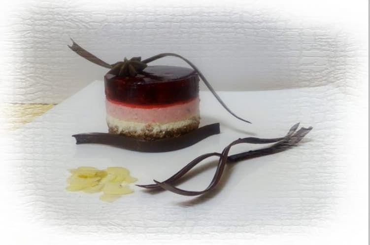 Cake-mousse Cherry in chocolate