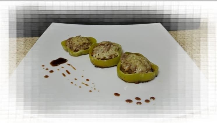 Bell pepper rings with minced meat