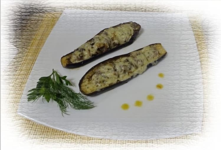 Eggplant boats with minced meat