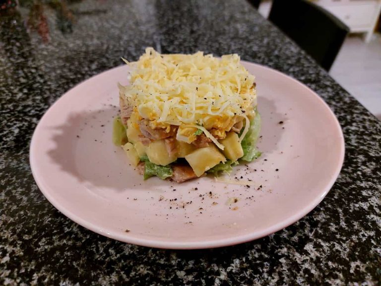 Chicken salad with pineapple