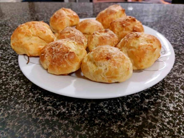 Cheese buns Gougera