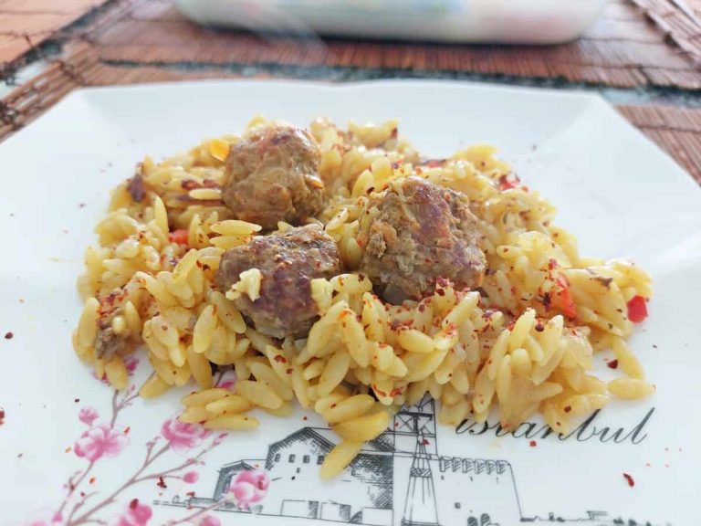 Pasta Orzo with meatballs