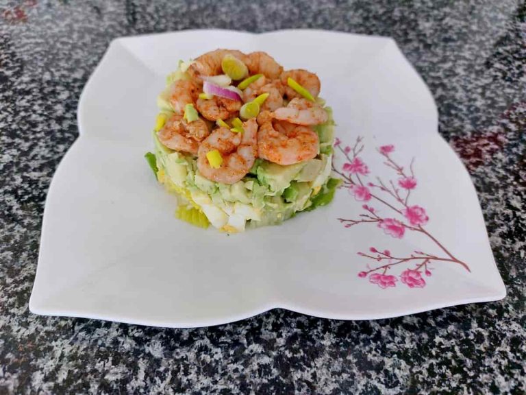 Shrimp salad with avocado