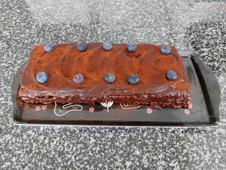 Biscuit cake with berries