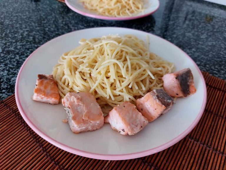 Spaghetti with salmon