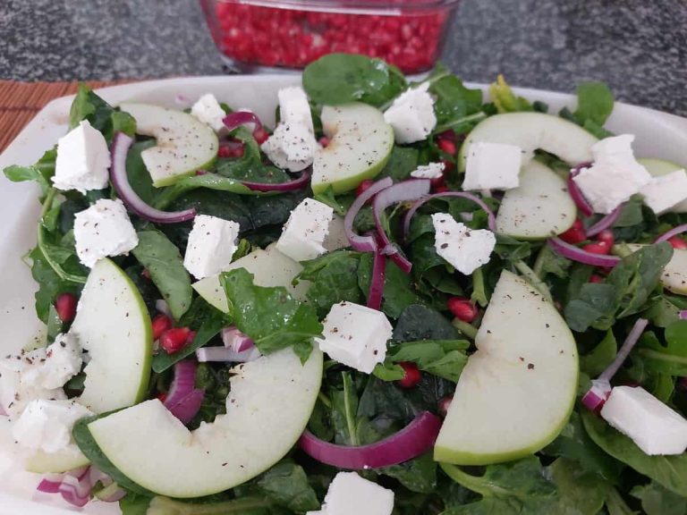 Arugula apples salad