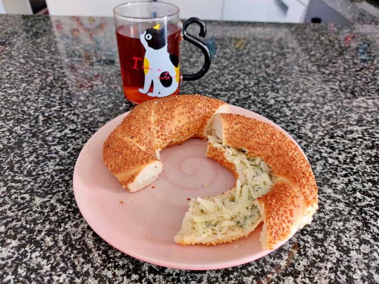 Butter herb bagel