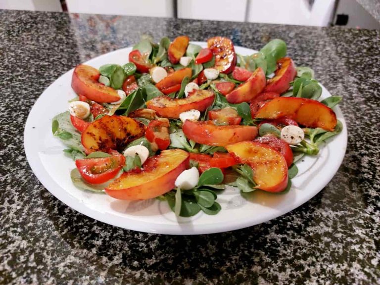 Grilled peach salad