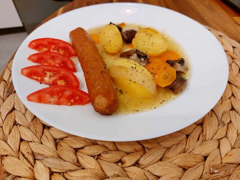 Oven sausages and potatoes